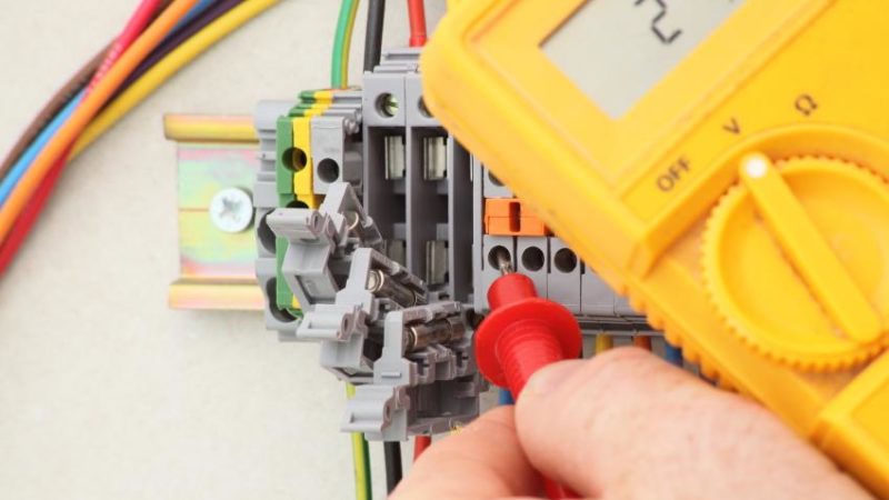 Don’t Ignore 4 Signs That Warn You About Electrical Problems At Home