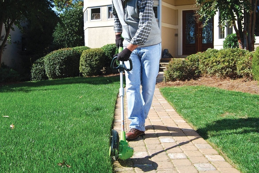 4 Tips on Maintaining Your Yard Effectively