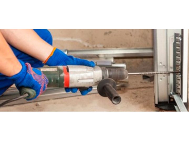How to Choose the Right Garage Door Repair Service for Your Needs