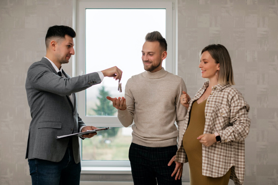 The Differences Between a Real Estate Agent and a Realtor: Why You Need one to Buy or Sell Your Home