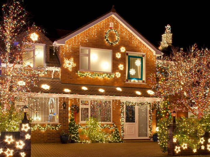Light Up Your Home for the Holidays with Christmas Light Hanging in Navarre