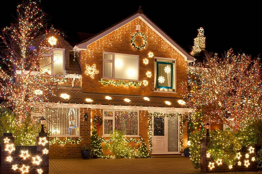 Light Up Your Home for the Holidays with Christmas Light Hanging in Navarre
